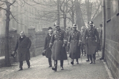 Wincenty Spaltenstein oraz gen. Kazimierz Sosnkowski w czasie konsekracji w parafii św. Barbary w Królewskiej Hucie, 19 marca 1933 r.